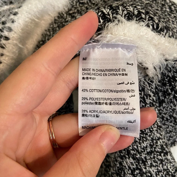NWOT | Style & Co women’s black white & gray soft fuzzy striped sweater — medium - Picture 5 of 6